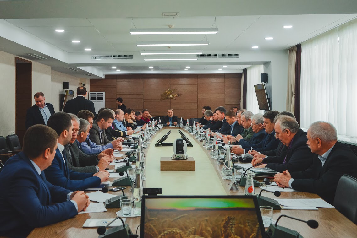 Проблемы оформления прав пользования прудами обсудили в Минсельхозе края