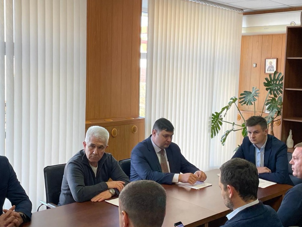 Бизнес-омбудсмен провёл совещание с представителями власти о ситуации с наружной рекламой в Ставрополе