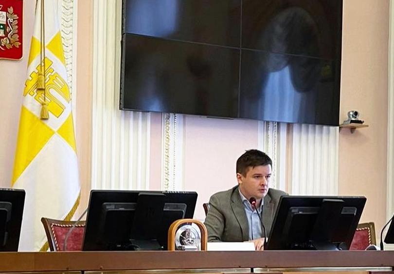 Бизнес-омбудсмен провел совещание по вопросу размещения рекламных вывесок на исторических зданиях