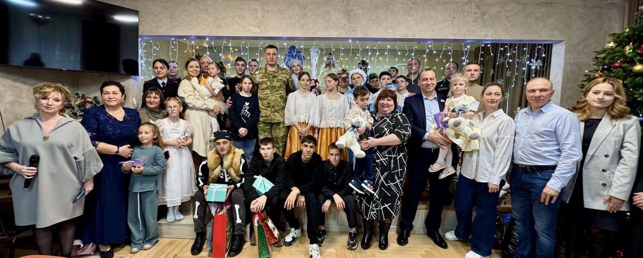 Ставропольский бизнес-уполномоченный и коллектив аппарата поздравили подшефный детский дом с наступающим Новым Годом и Рождеством