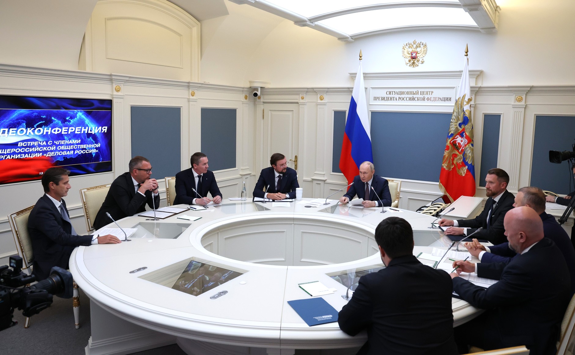 На встрече с Президентом России представители бизнеса озвучили ряд ключевых предложений для сбалансированного развития экономики, включая снижение НДС в общепите до 3%, стимулирование фондового рынка и расширение агротуризма
