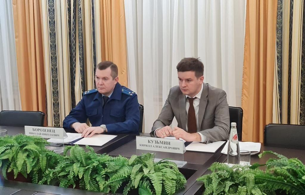 Первый заместитель прокурора края Николай Борозенец и Уполномоченный по защите прав предпринимателей в Ставропольском крае Кирилл Кузьмин провели совместный личный прием предпринимателей в прокуратуре Ставропольского края