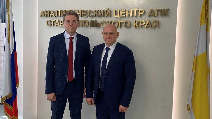 В краевом министерстве сельского хозяйства состоялась рабочая встреча врио бизнес-уполномоченного Сергея Шишова и главы ведомства Сергея Измалкова