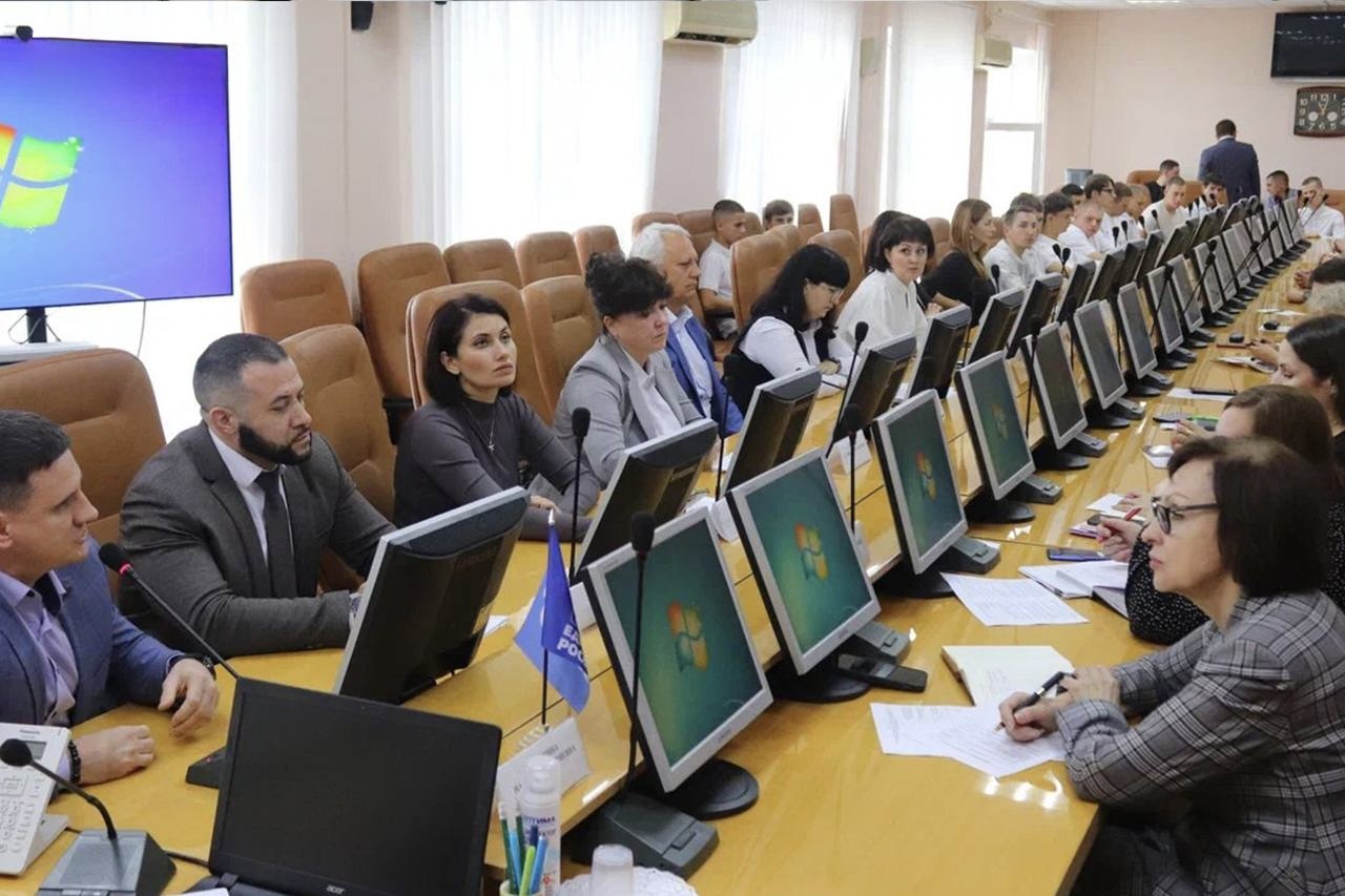Руководитель аппарата Уполномоченного по защите прав предпринимателей в Ставропольском крае Павел Аветиков Принял участие во встрече с предпринимателями Благодарненского округа